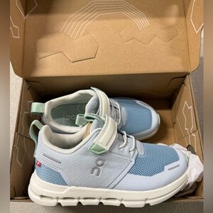 On Running Kids Sneakers in Blue and White